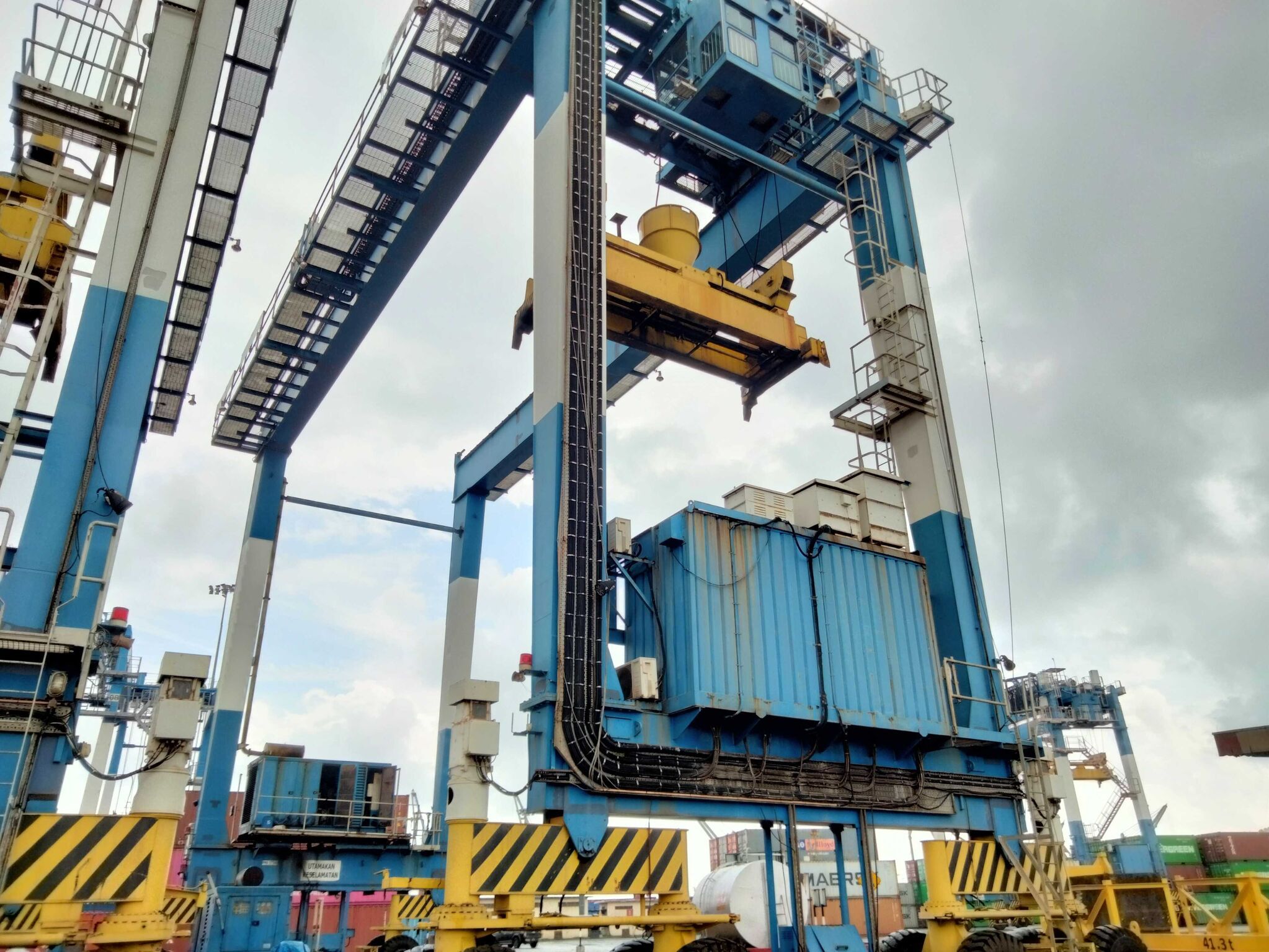 EOI Scrap Port Equipment for Sale Pickles Auctions buy industrial